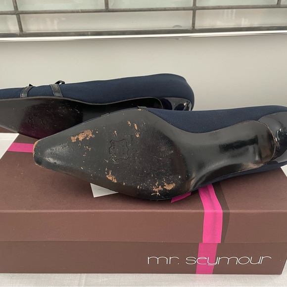 Navy Pumps with patent bow and heal. - Picture 6 of 8